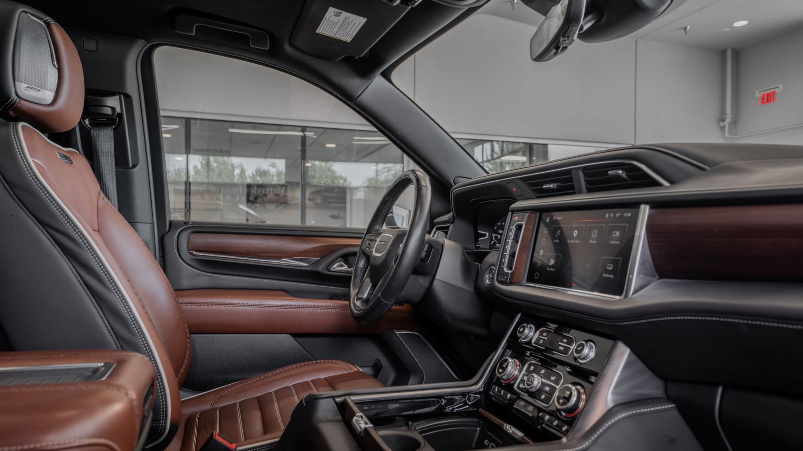2024 GMC Yukon XL Denali Ultimate — full photo 18 of 35