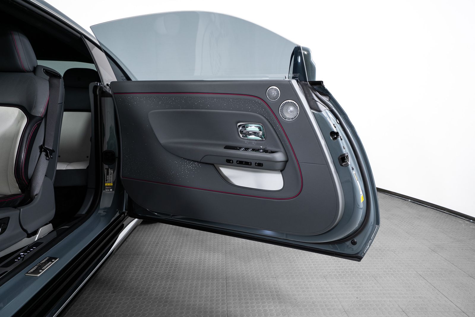2024 Rolls-Royce Spectre — full photo 23 of 54