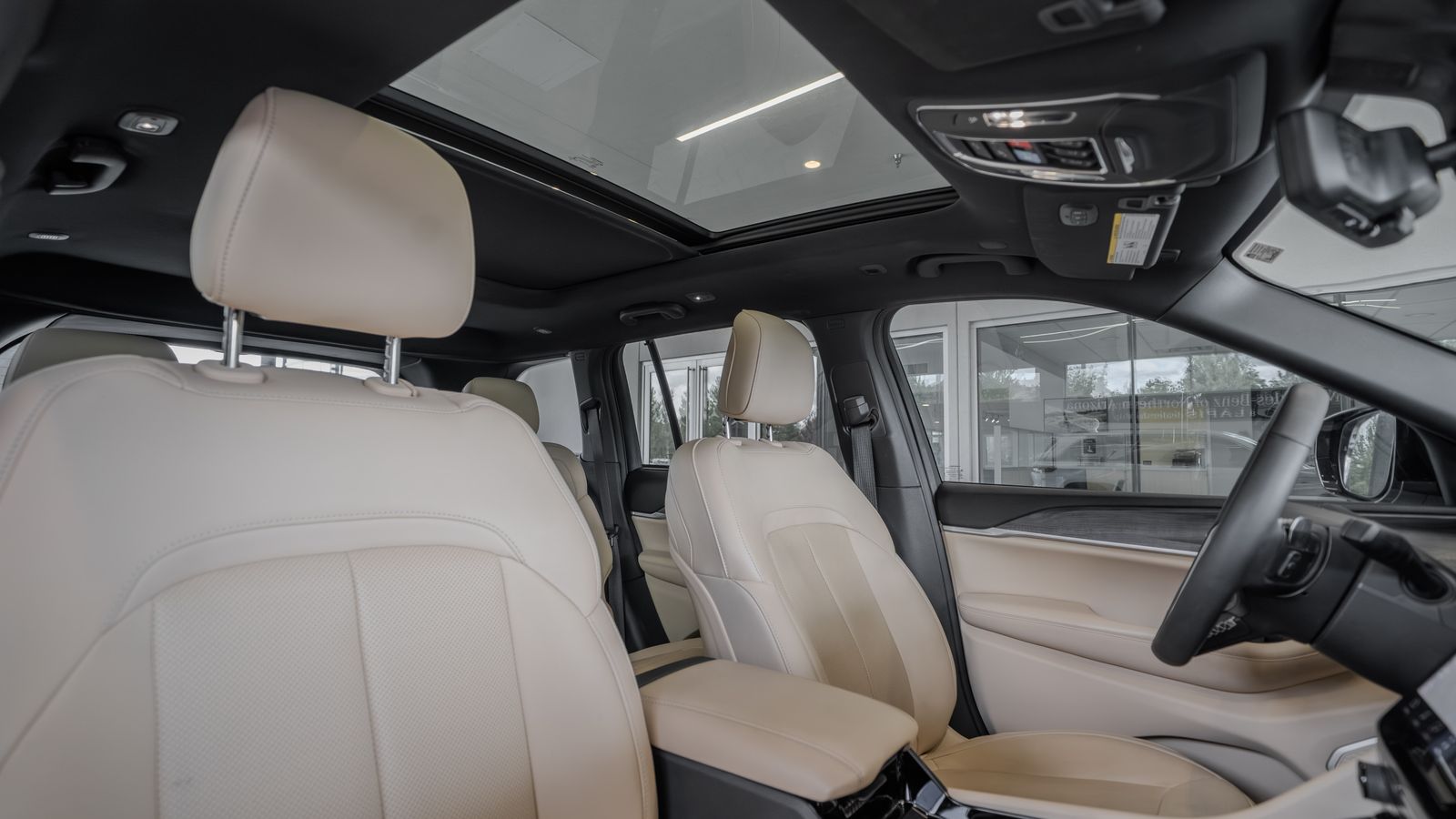 2023 Jeep Grand Cherokee 4xe — full photo 31 of 34