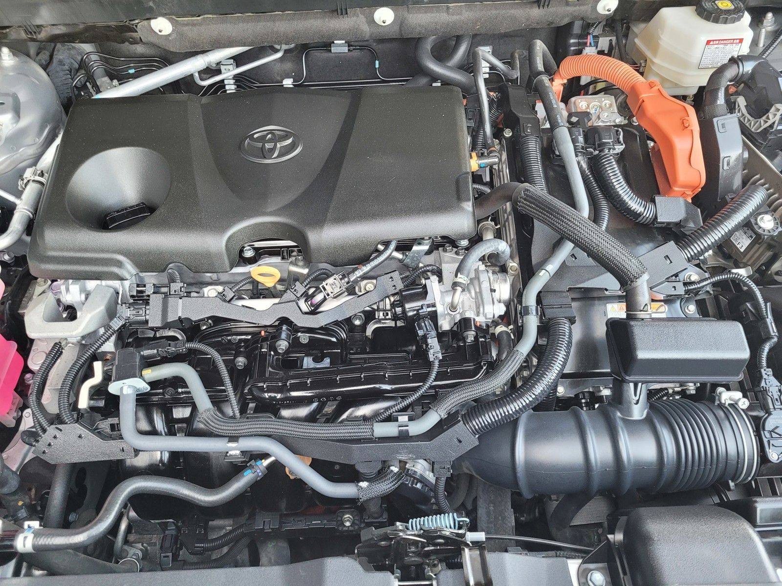 2023 Toyota RAV4 Hybrid LE — foto completa 27 de 45