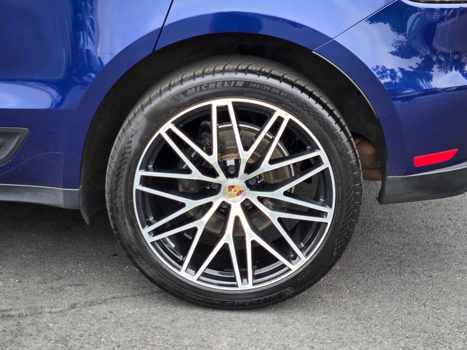 2024 Porsche Macan Base — full photo 11 of 27