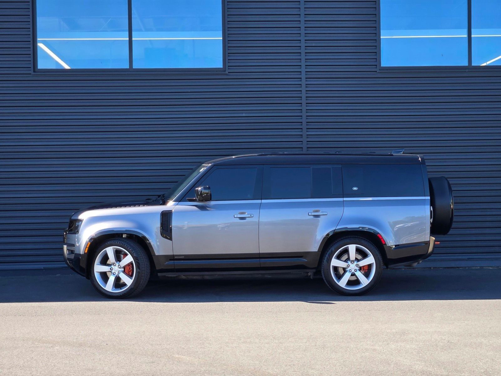 2024 Land Rover Defender 130 X — full photo 3 of 45