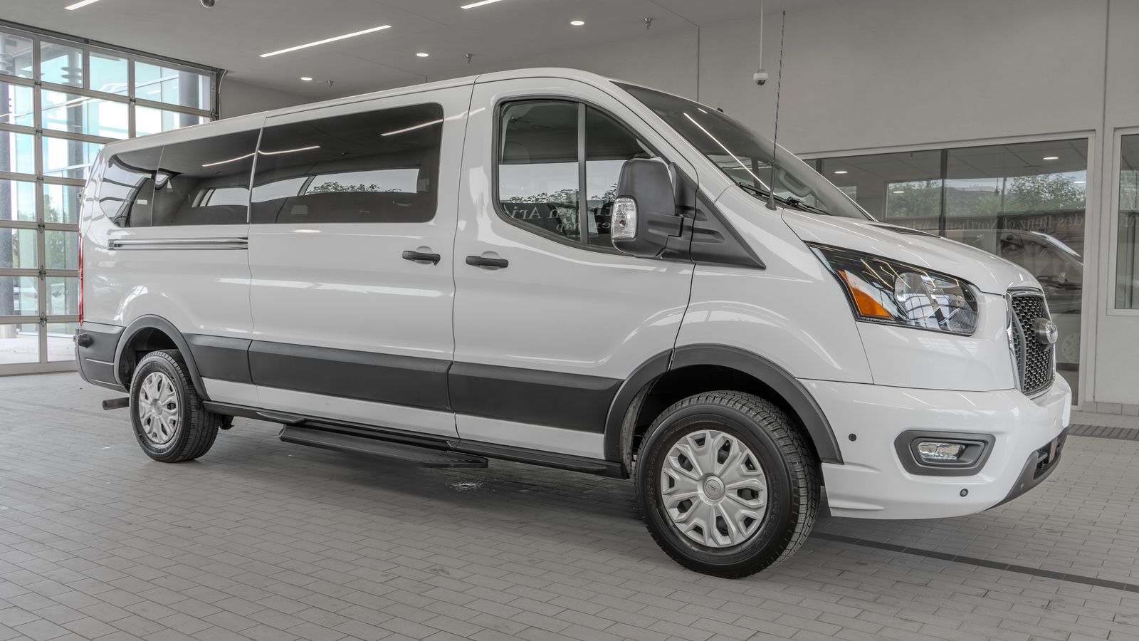 2024 Ford Transit-350 XLT — foto completa 12 de 35
