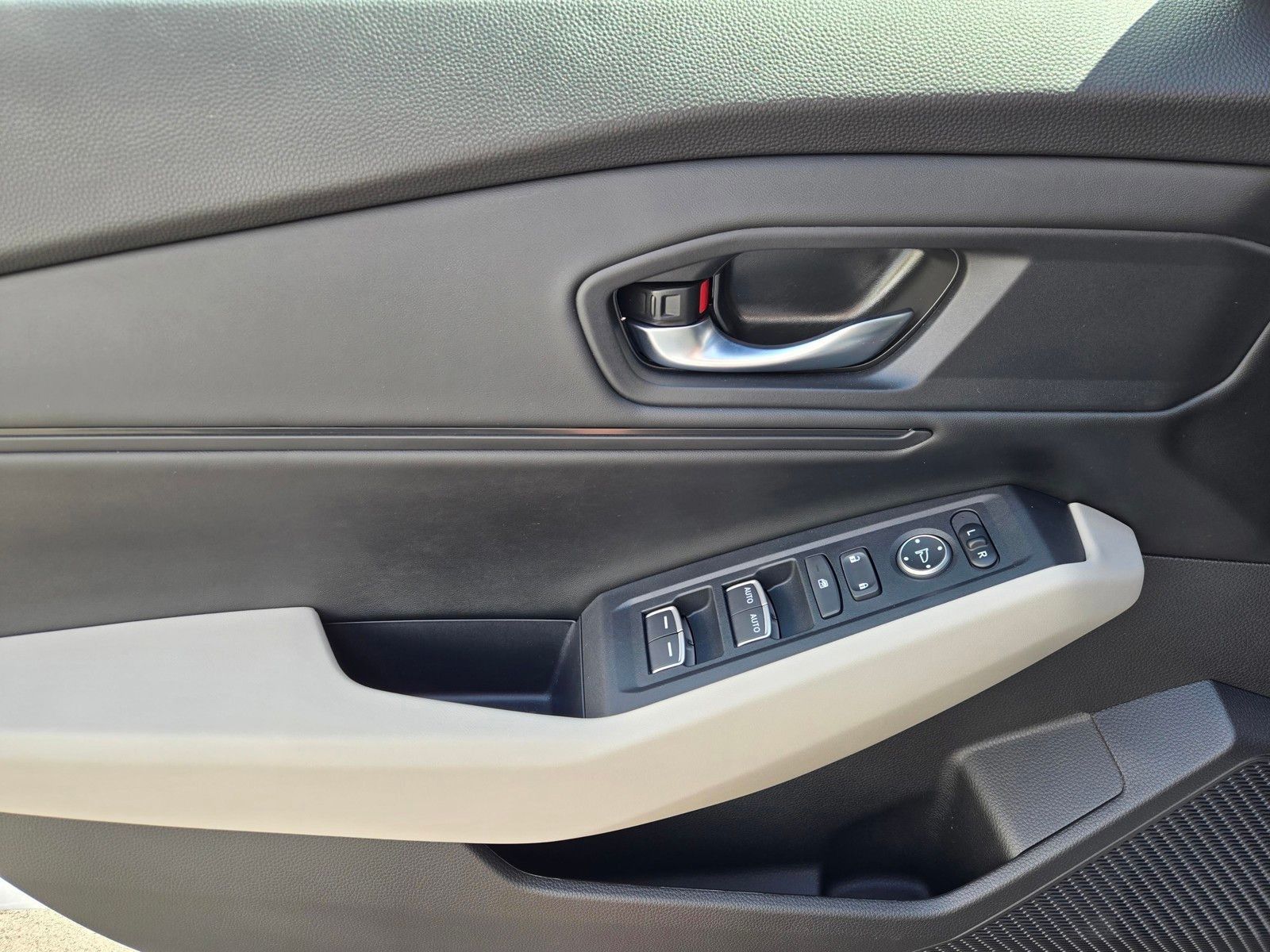 2025 Honda Accord SE — full photo 18 of 28