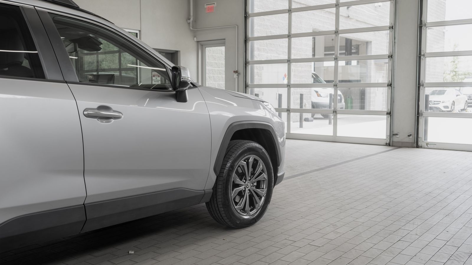 2024 Toyota RAV4 Hybrid Limited — full photo 30 of 35