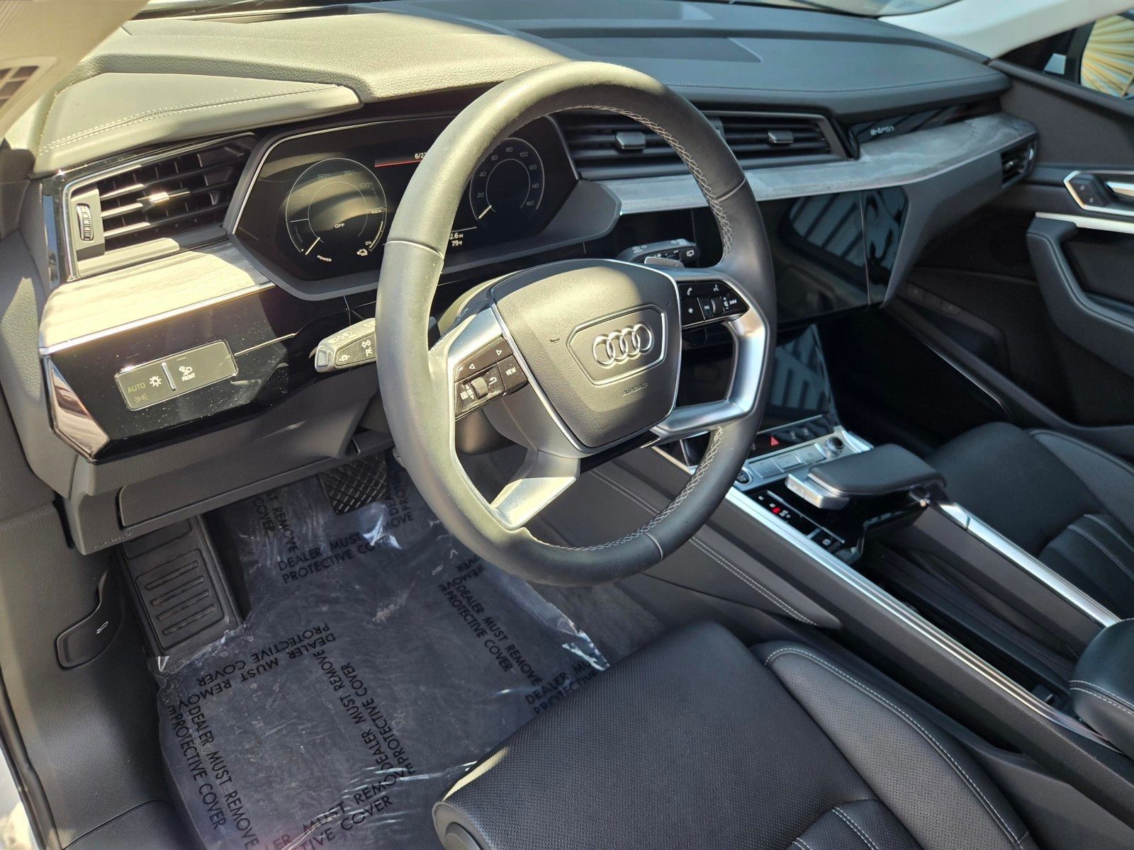 2024 Audi Q8 e-tron Prestige — foto completa 18 de 45