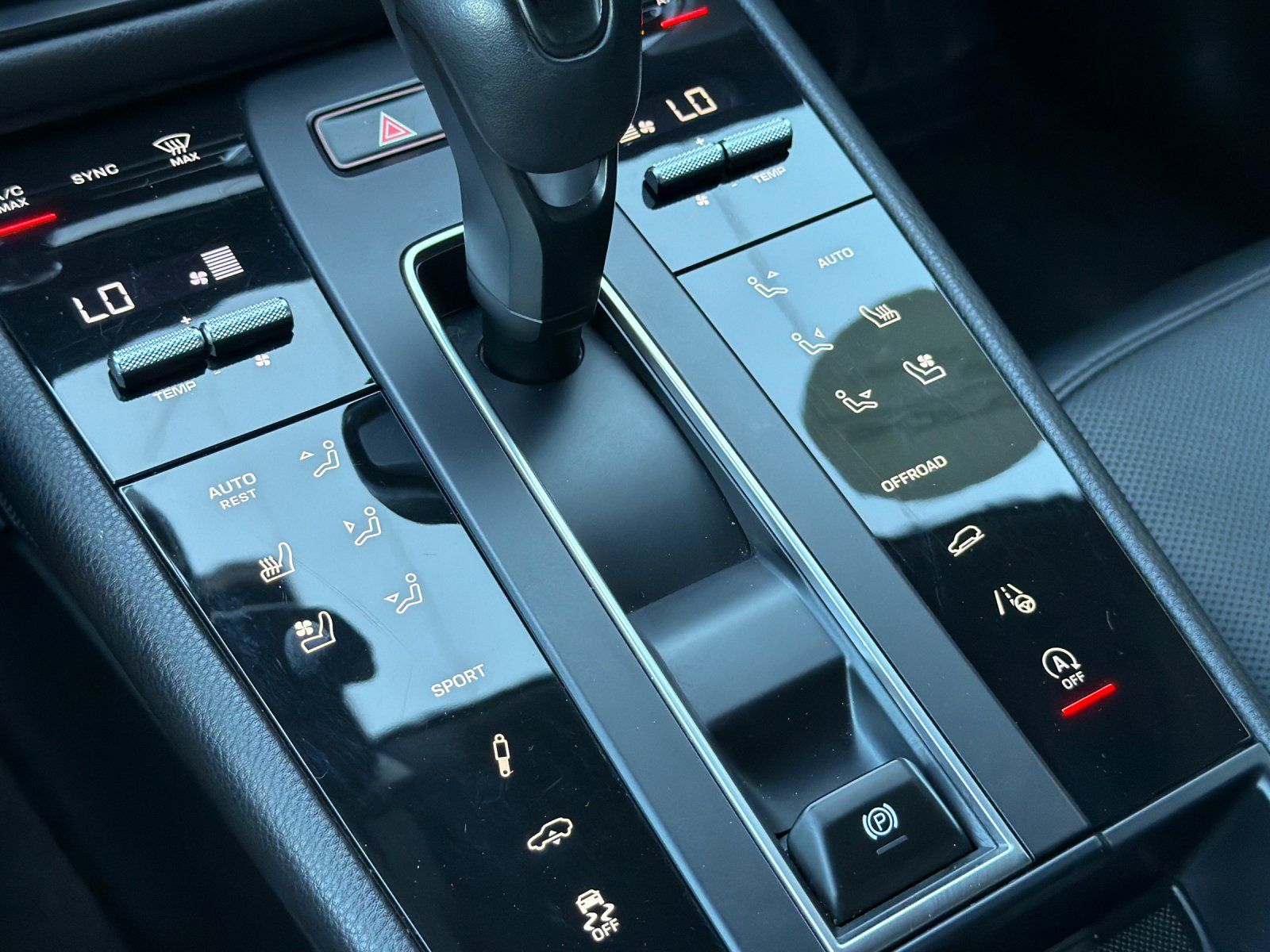 2024 Porsche Macan S — full photo 19 of 27
