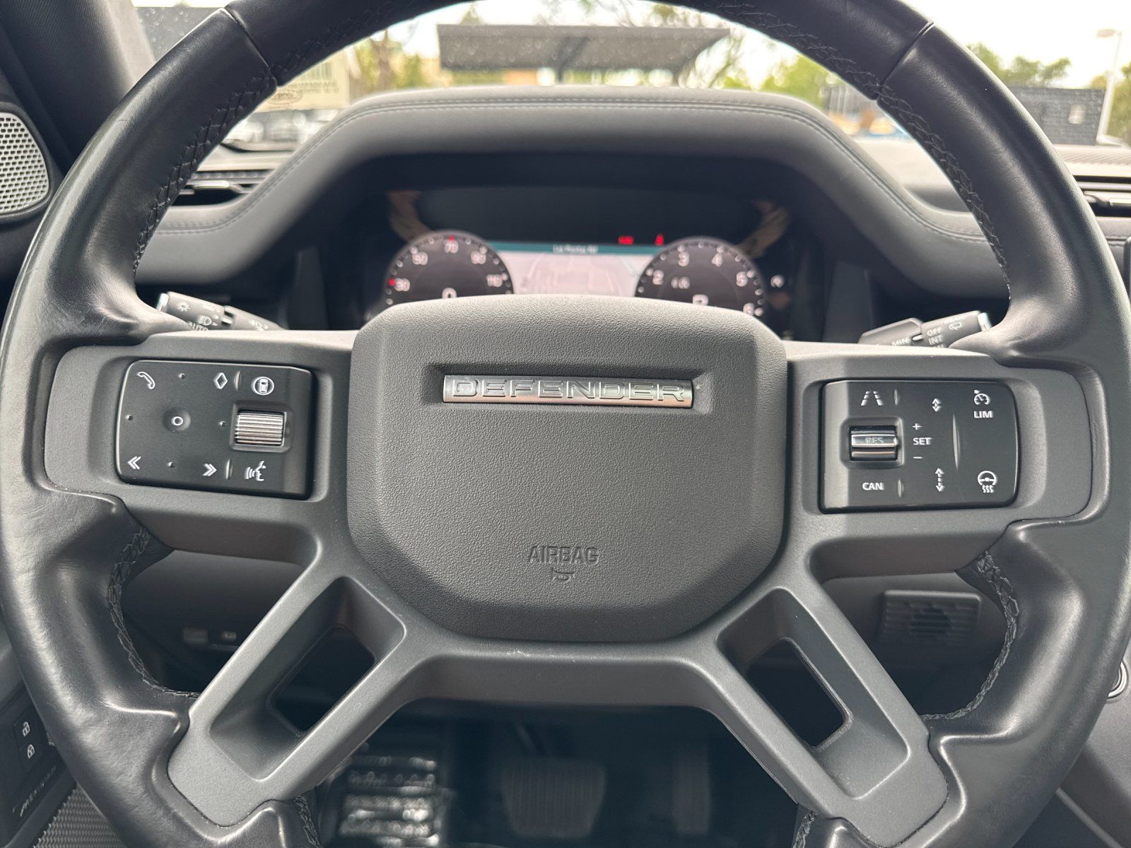 2024 Land Rover Defender 130 X-Dynamic SE — foto completa 24 de 30