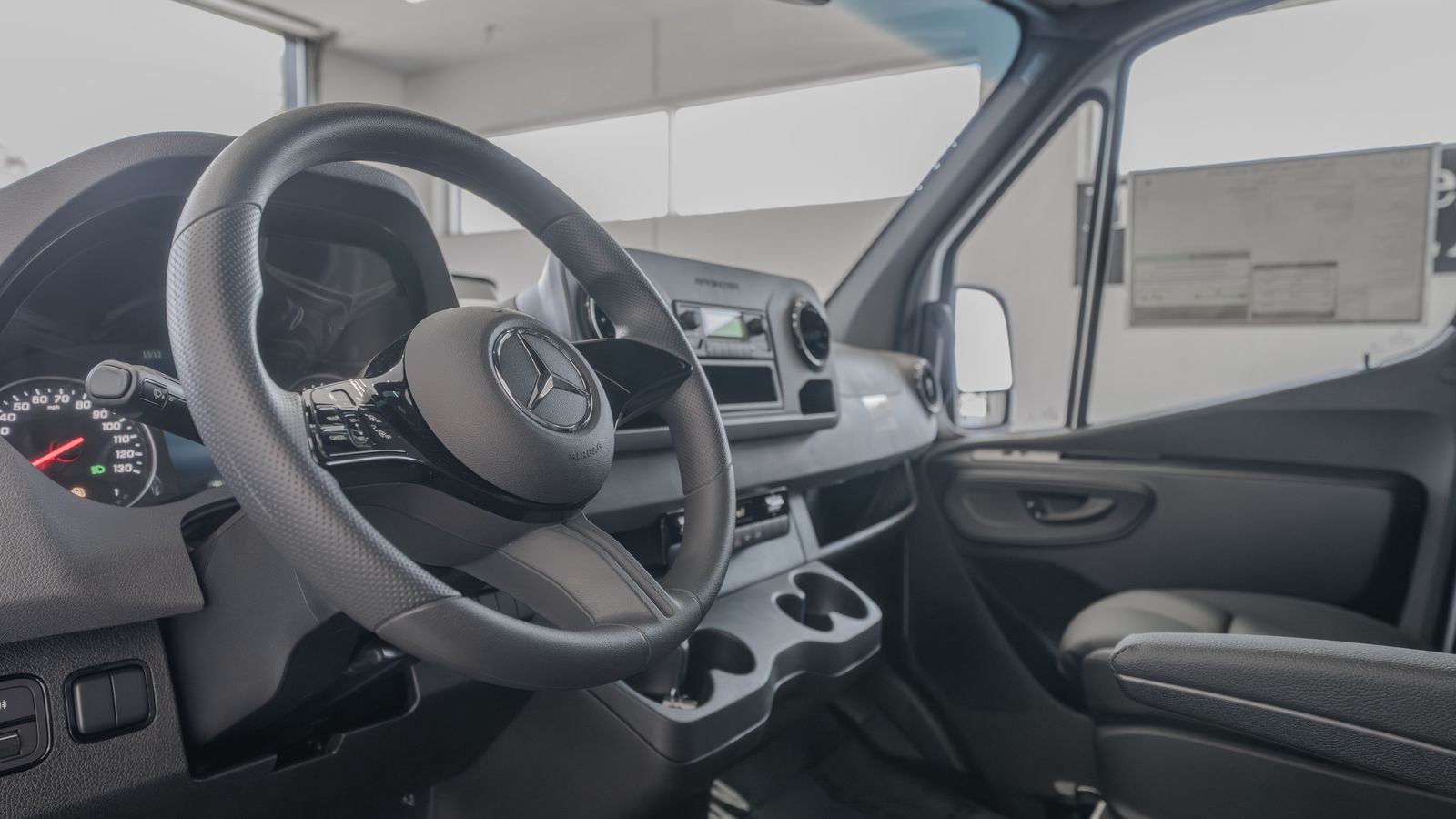2025 Mercedes-Benz Sprinter 2500 Cargo 144 WB — full photo 7 of 35