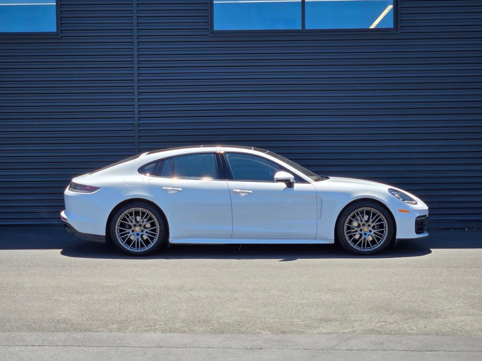 2023 Porsche Panamera 4 Platinum Edition — foto completa 8 de 27