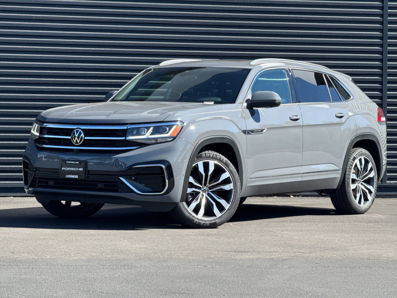 2021 Volkswagen Atlas Cross Sport 3.6L V6 SEL Premium R-Line — full photo 1 of 28