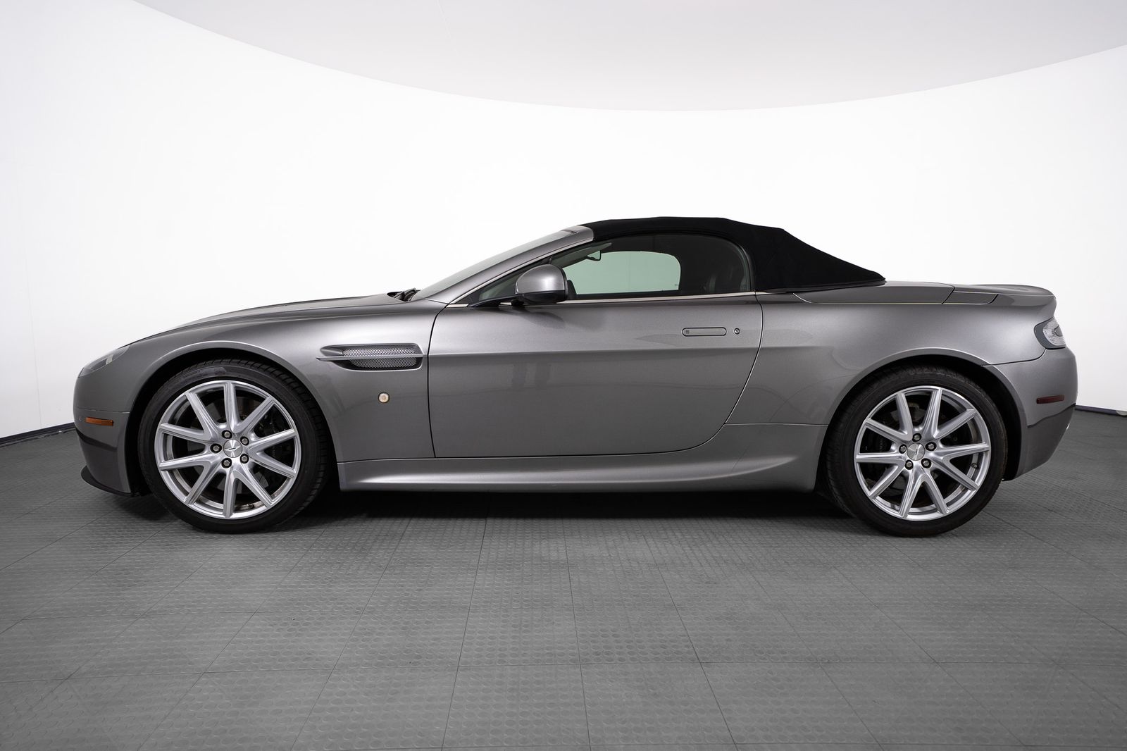 2012 Aston Martin V8 Vantage — foto completa 44 de 49