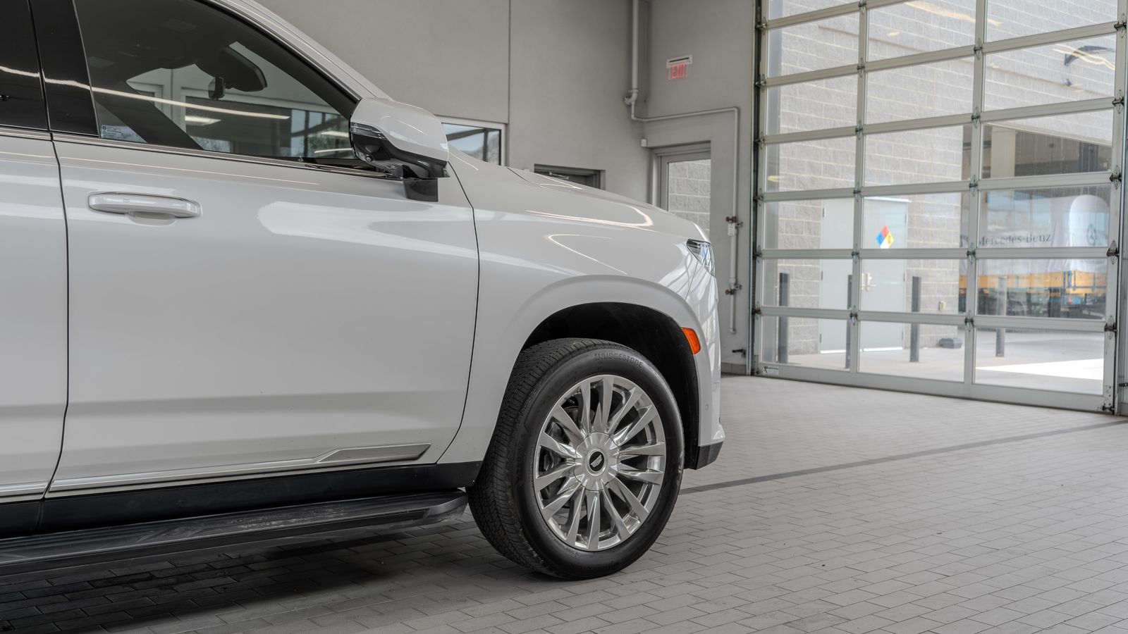 2023 Cadillac Escalade Premium Luxury — full photo 30 of 35