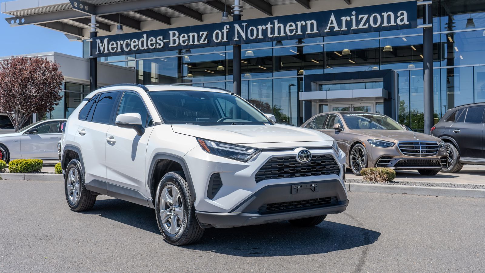 2024 Toyota RAV4 XLE — full photo 1 of 34