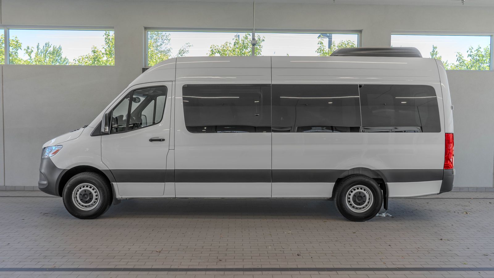 2025 Mercedes-Benz Sprinter 2500 Passenger 170 WB — full photo 2 of 35