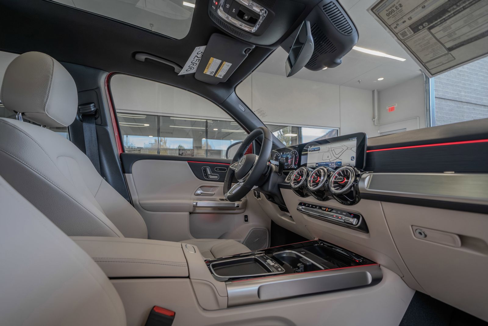 2026 Mercedes-Benz GLB GLB 250 — full photo 17 of 36