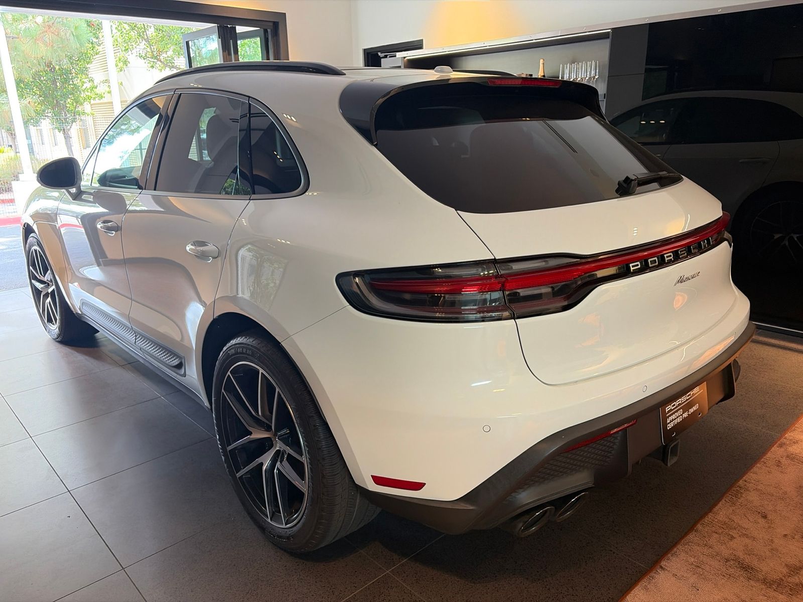 2024 Porsche Macan Base — full photo 6 of 10