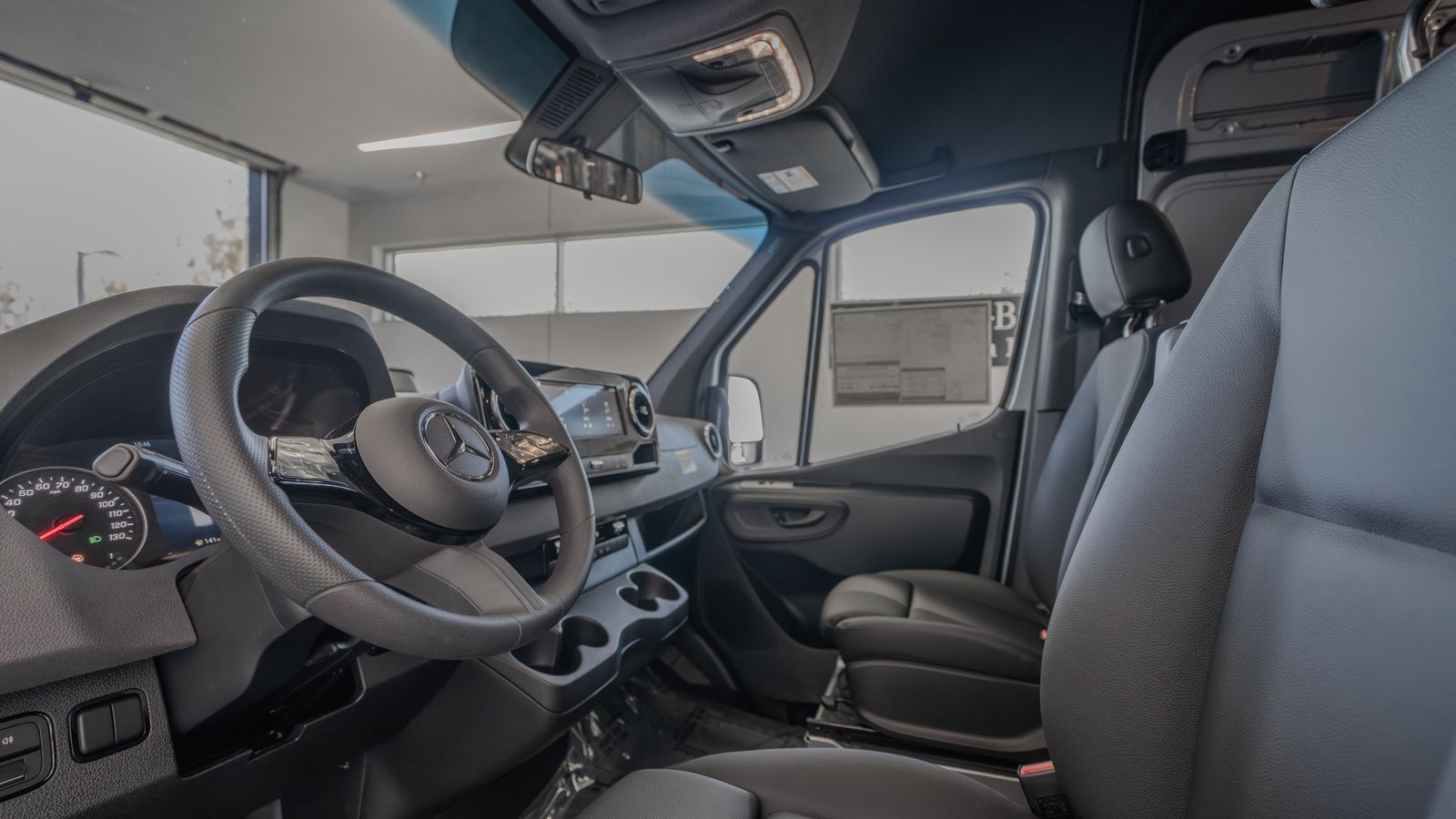 2025 Mercedes-Benz Sprinter 2500 Cargo 170 WB — full photo 6 of 36