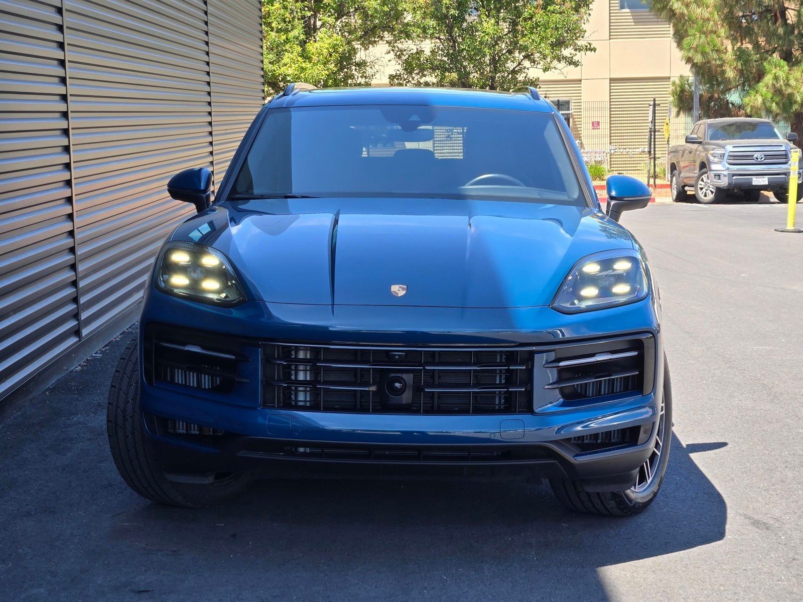 2025 Porsche Cayenne Base — full photo 2 of 45