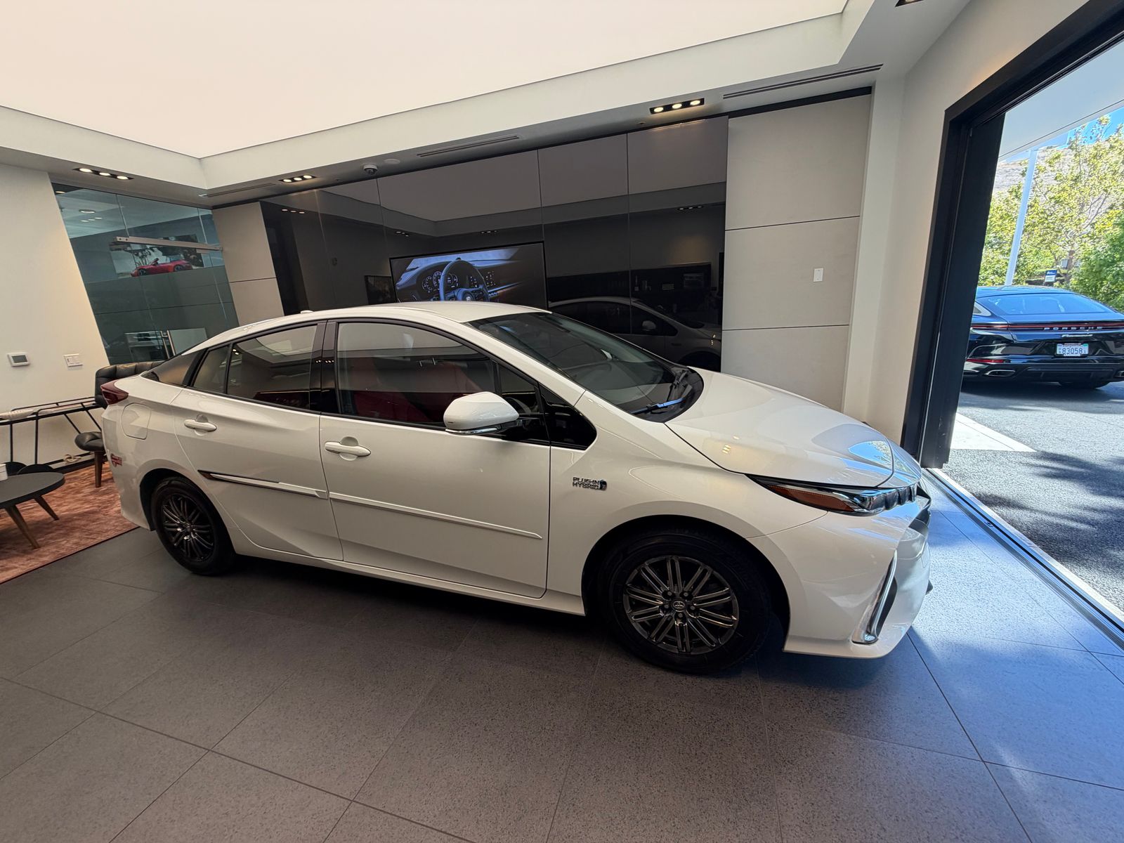 2017 Toyota Prius Prime Premium — foto completa 4 de 8