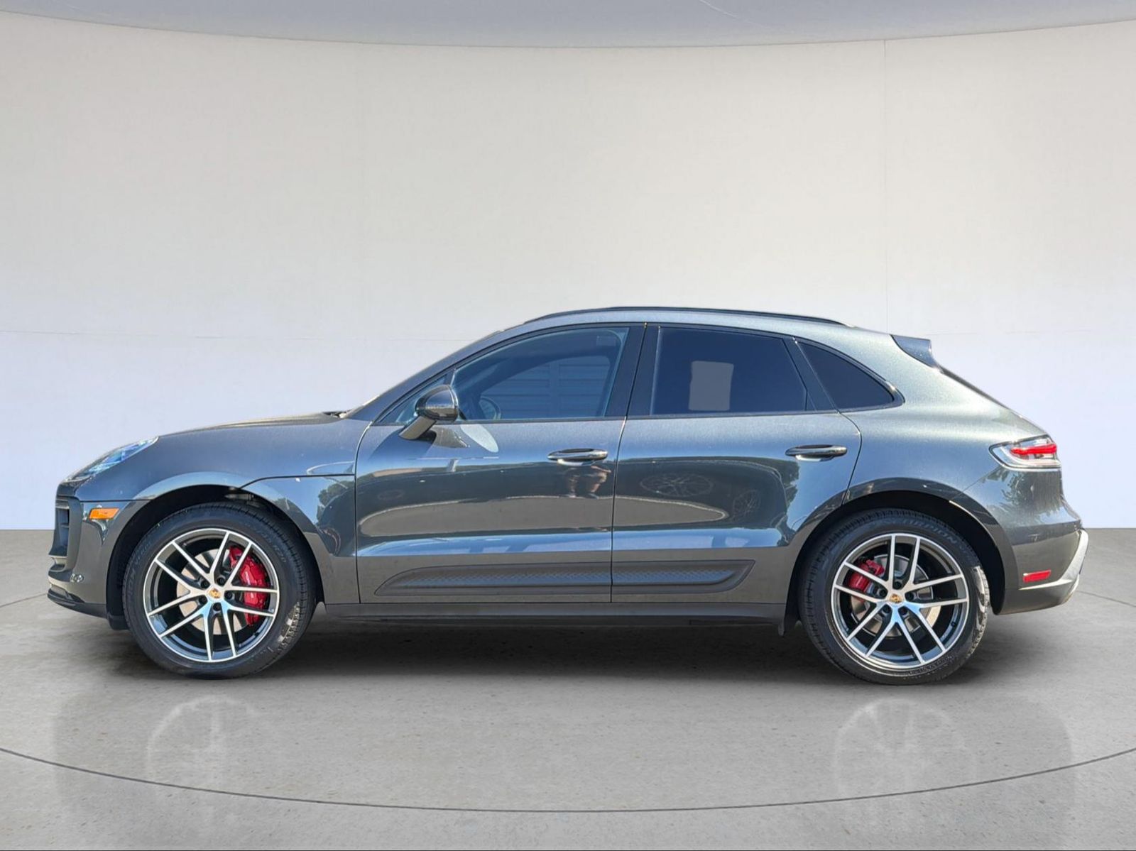 2024 Porsche Macan S — full photo 3 of 28