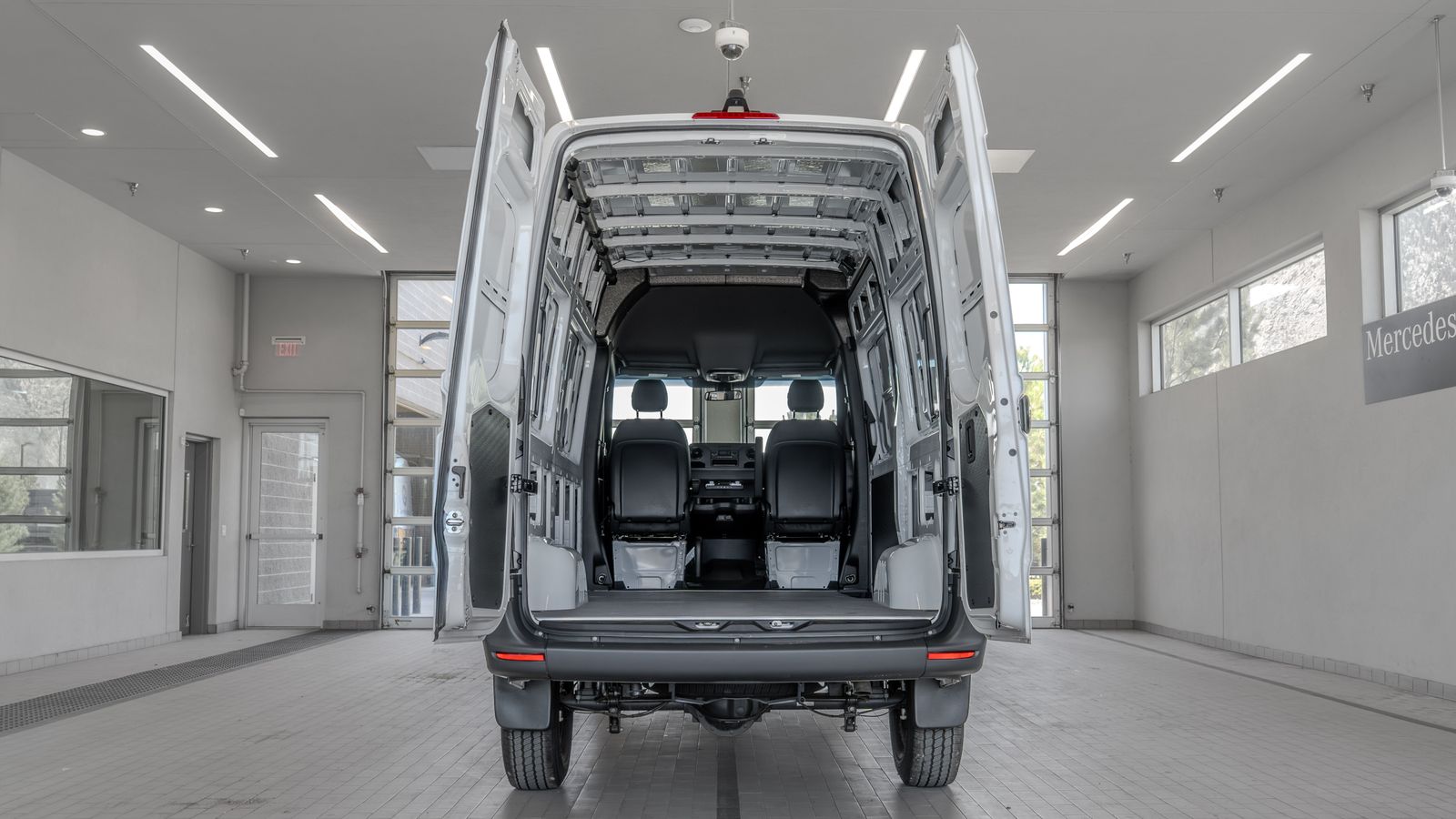 2025 Mercedes-Benz Sprinter 2500 Cargo 144 WB — full photo 16 of 35
