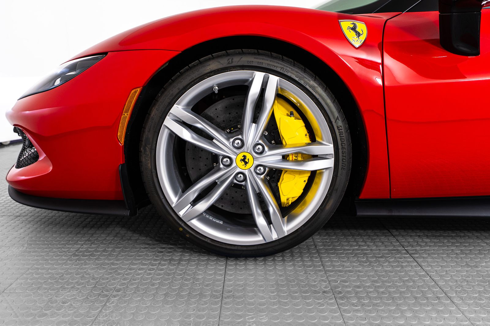 2025 Ferrari 296 GTB — foto completa 15 de 51