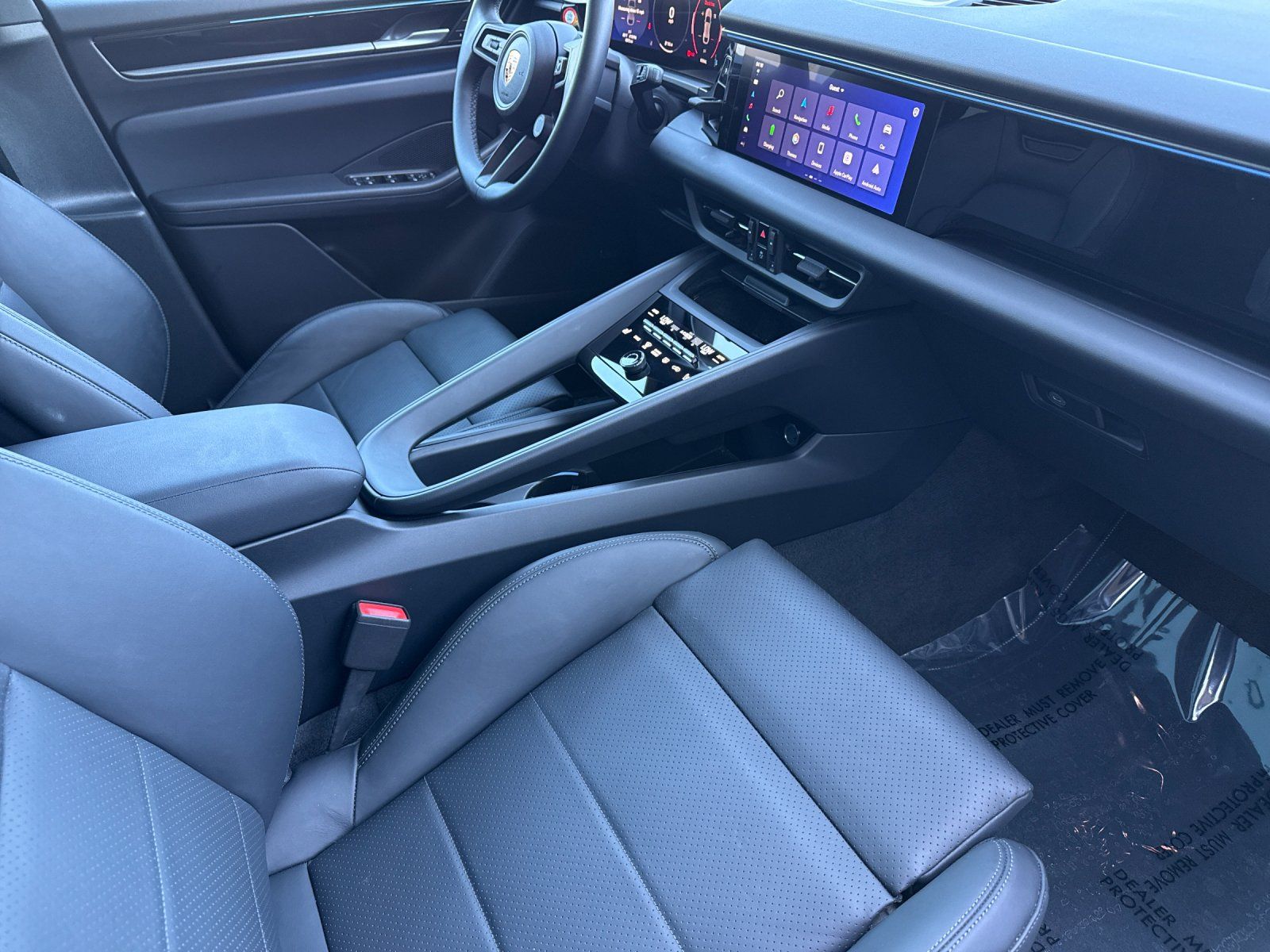2025 Porsche Macan Electric 4 — full photo 16 of 28