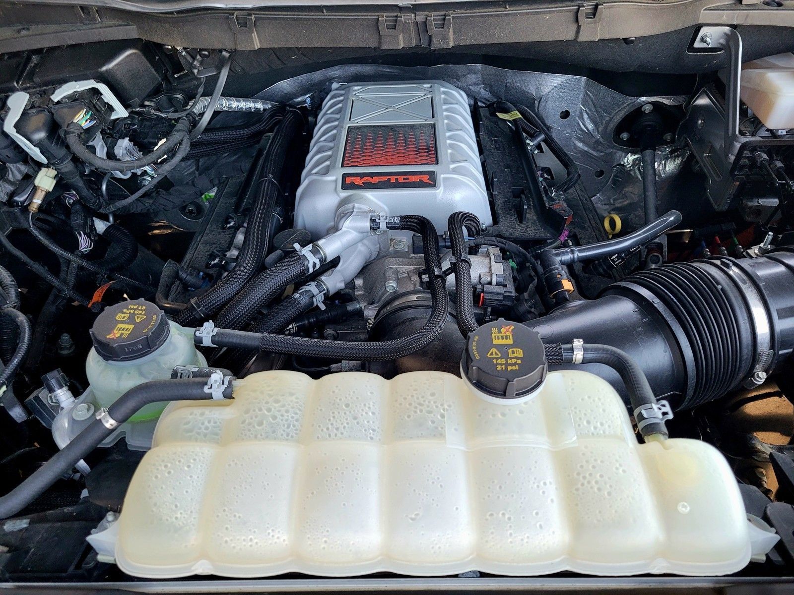 2024 Ford F-150 Raptor — full photo 28 of 46