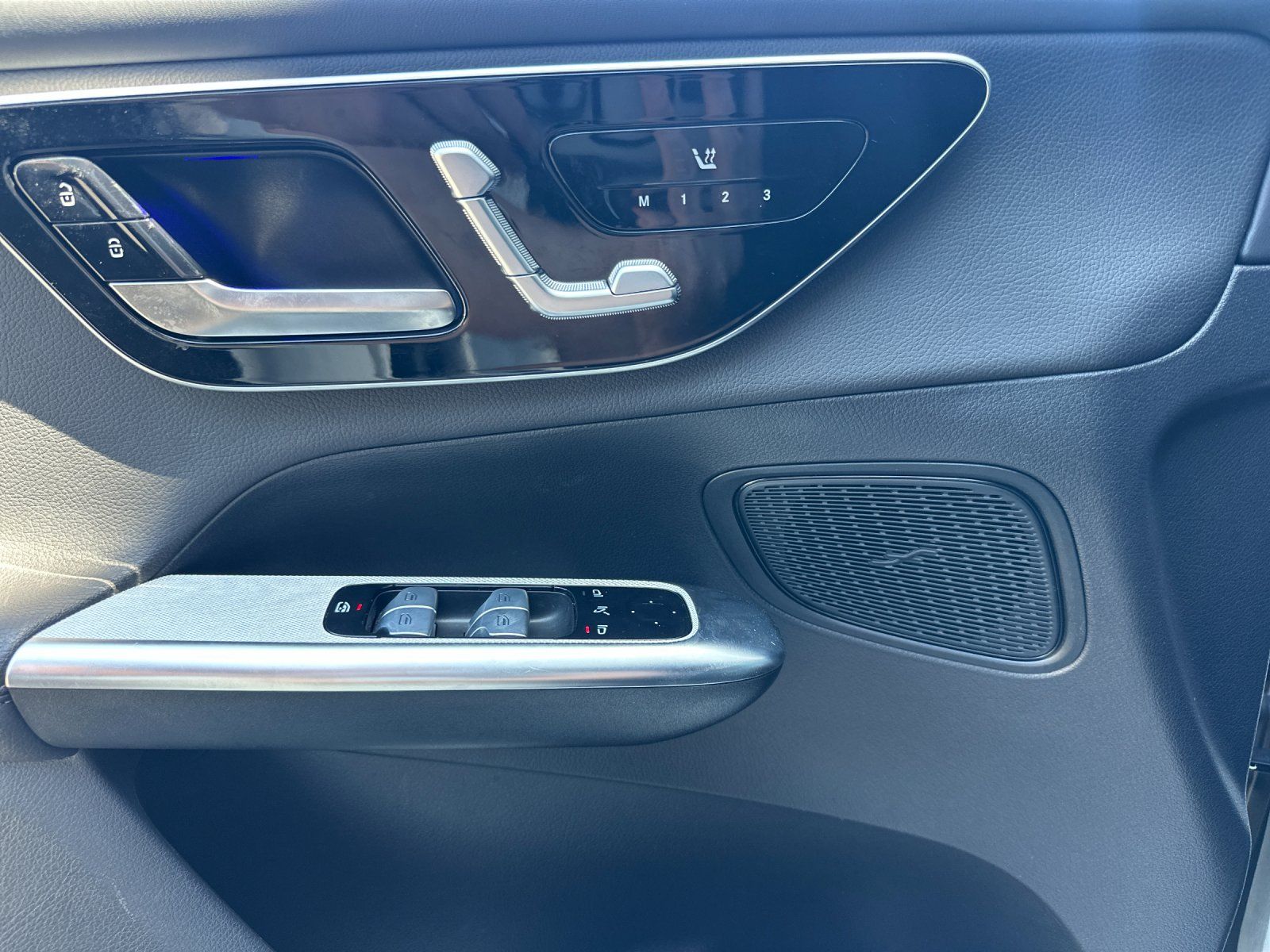 2025 Mercedes-Benz GLC GLC 43 AMG® — full photo 12 of 27