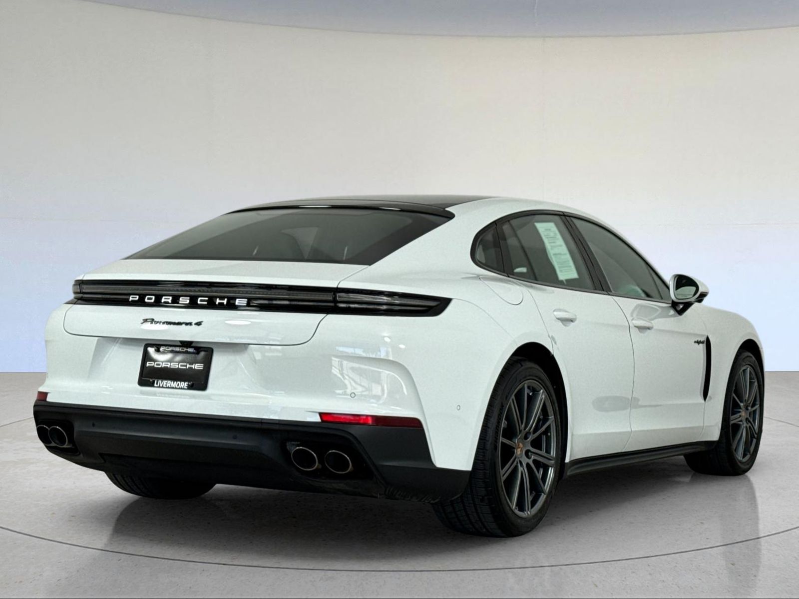 2026 Porsche Panamera E-Hybrid 4 — full photo 8 of 30