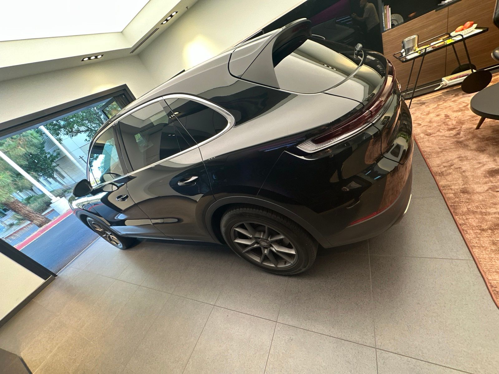 2024 Porsche Cayenne Base — full photo 4 of 8