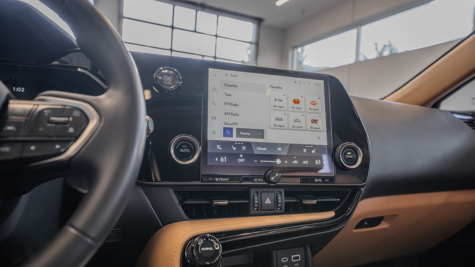 2025 Lexus NX 250 Premium — full photo 31 of 33