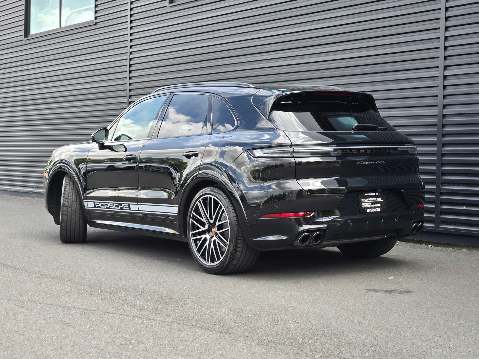 2026 Porsche Cayenne GTS — full photo 3 of 27