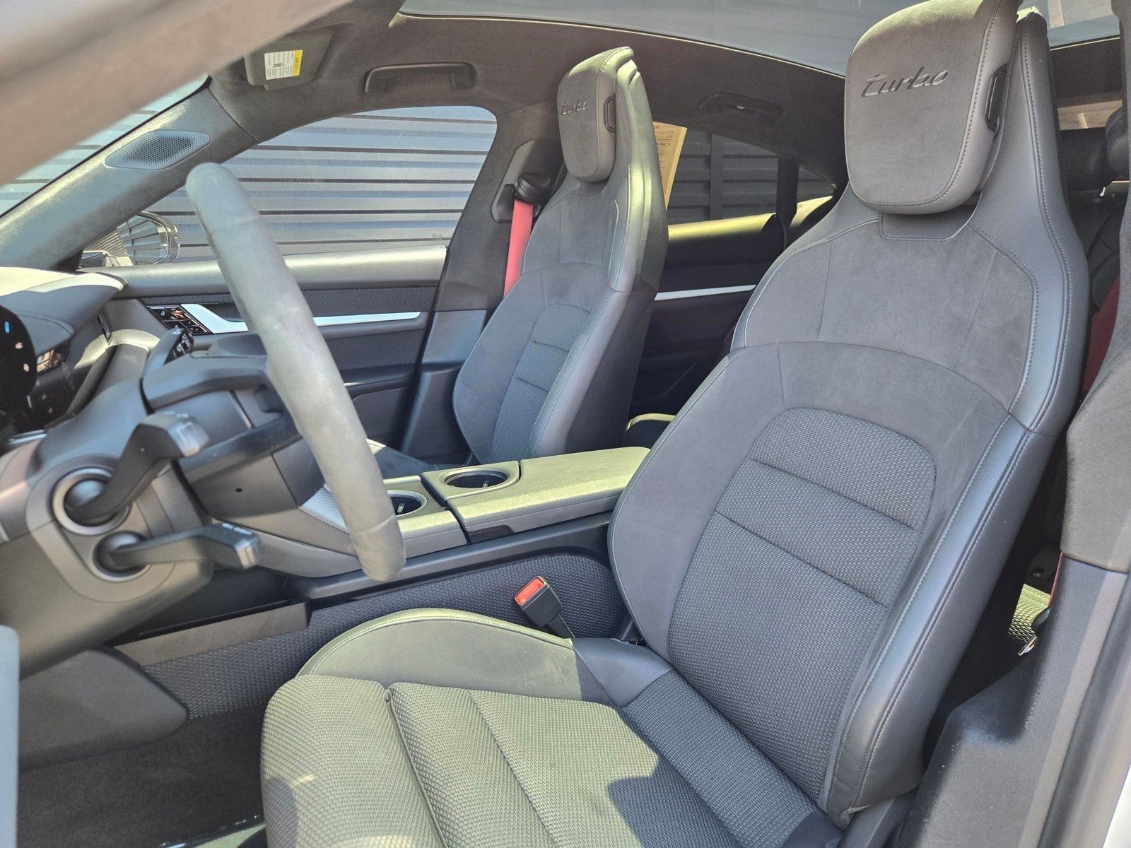 2021 Porsche Taycan Turbo — foto completa 5 de 27