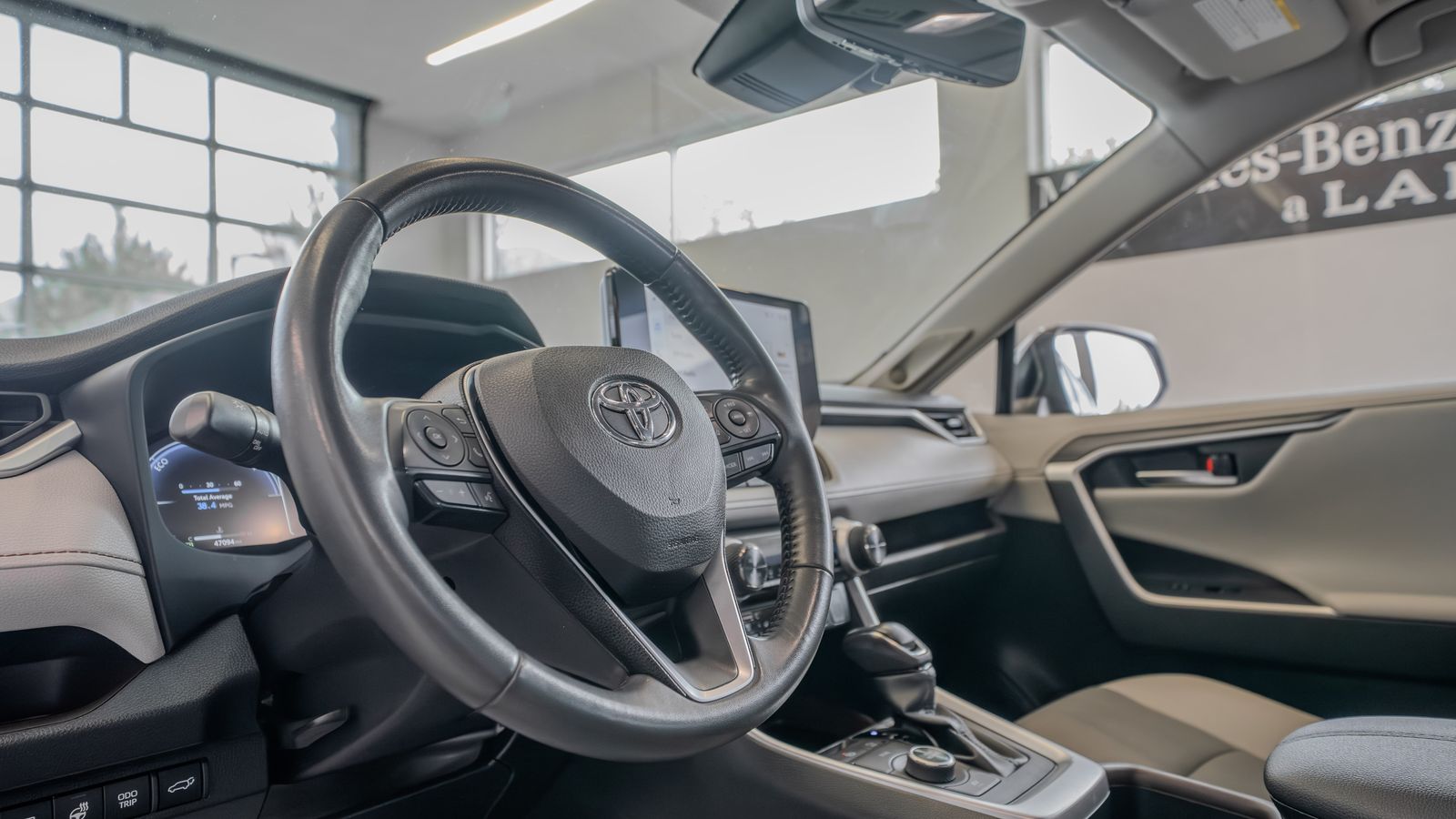 2024 Toyota RAV4 Hybrid Limited — full photo 7 of 35