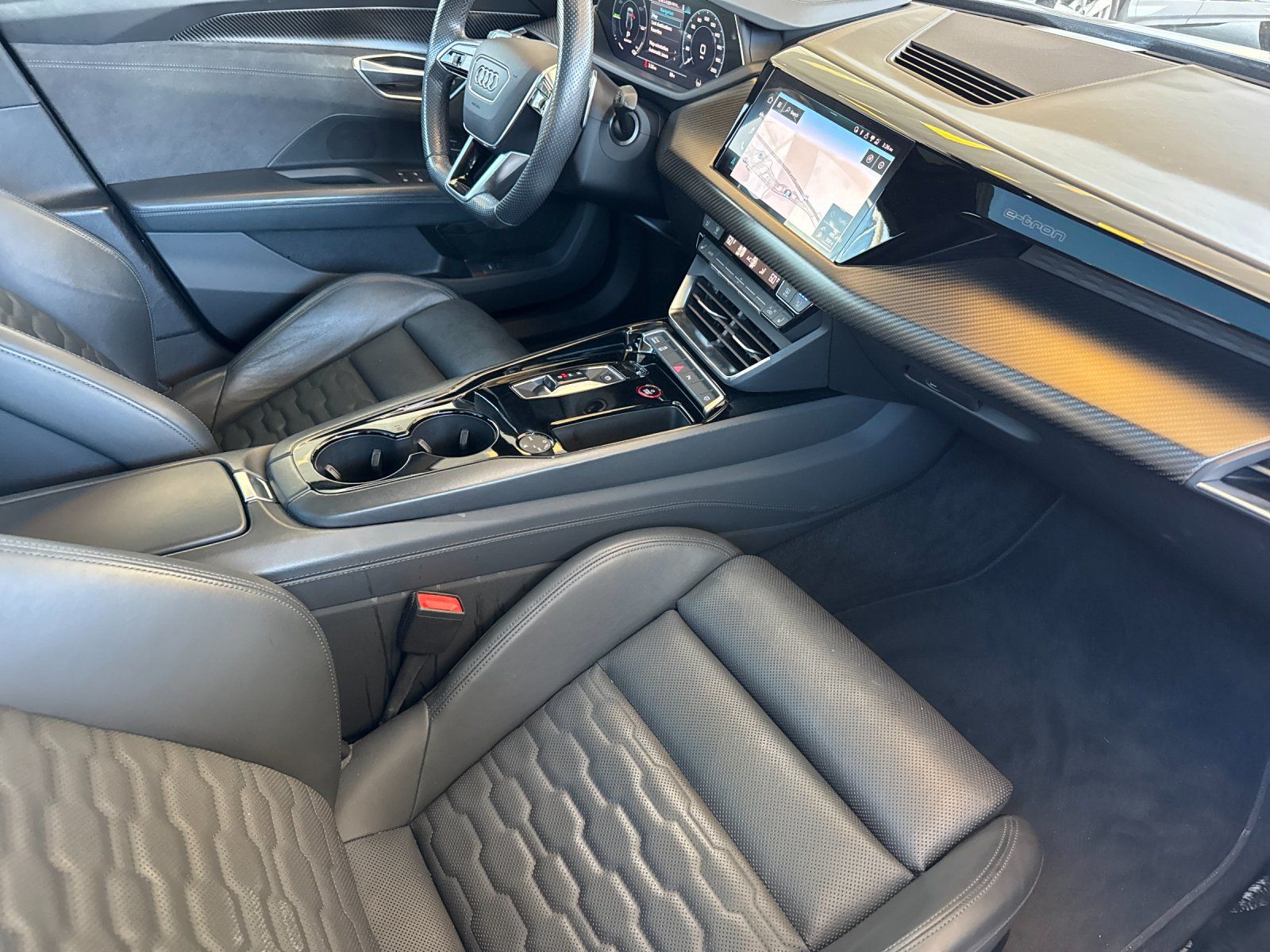 2022 Audi e-tron GT Premium Plus — foto completa 14 de 27
