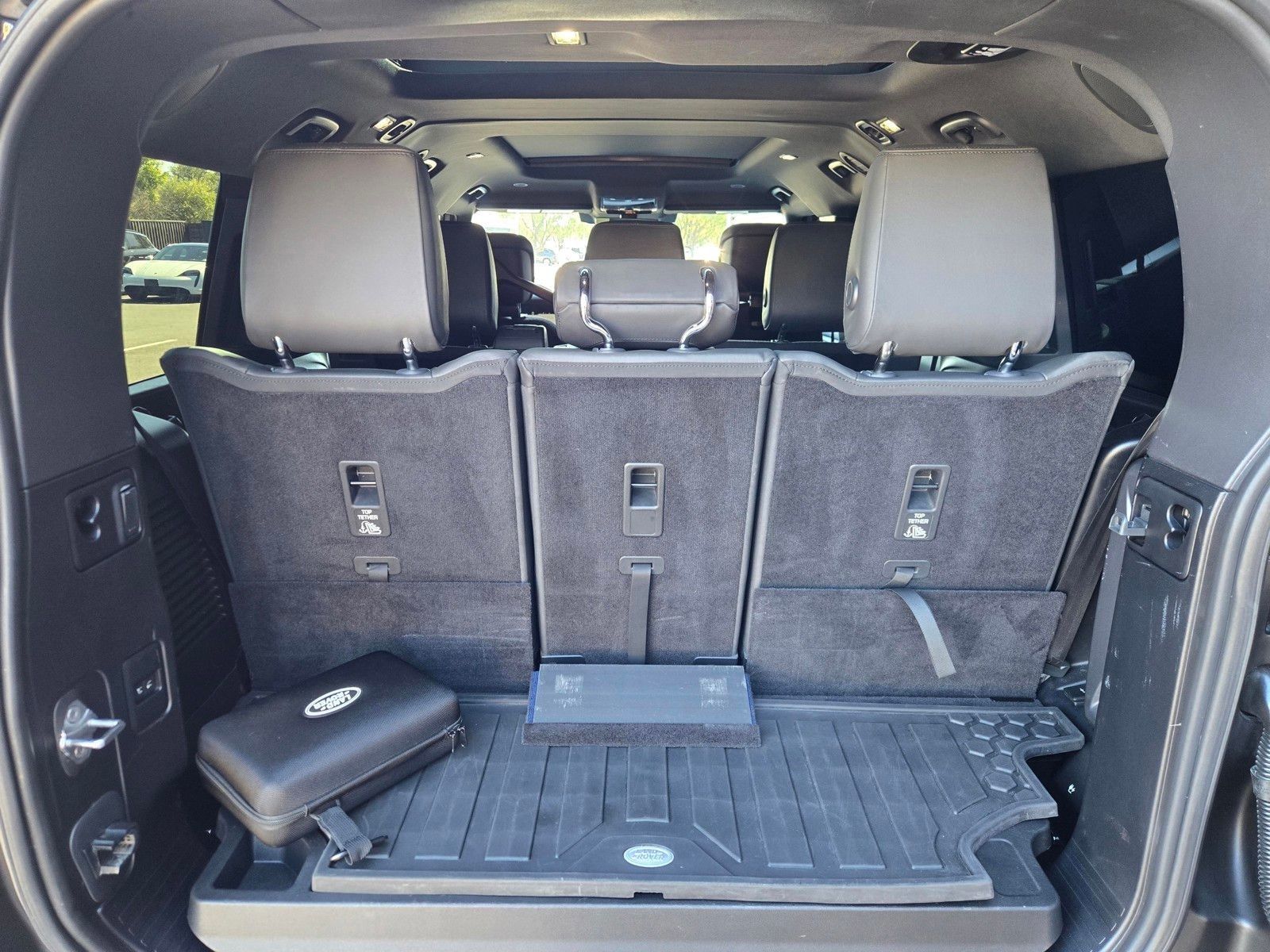 2024 Land Rover Defender 130 X — full photo 27 of 45