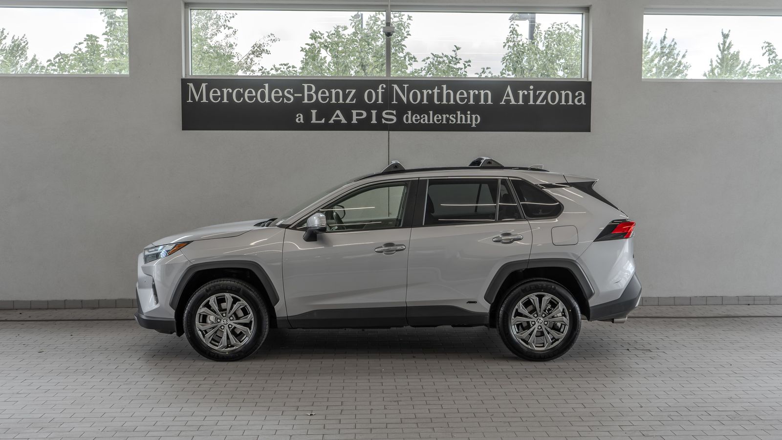 2024 Toyota RAV4 Hybrid Limited — full photo 2 of 35