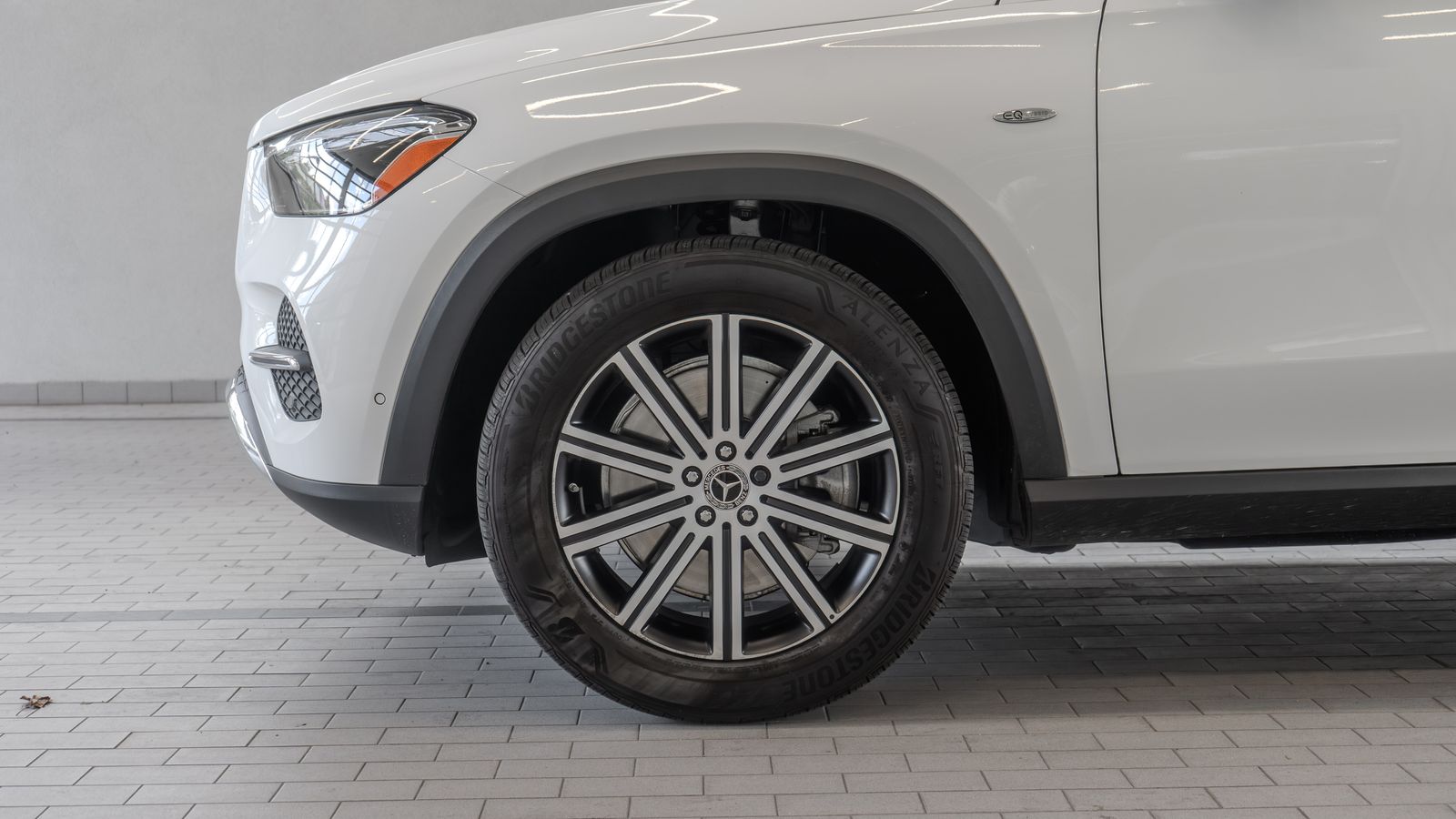 2025 Mercedes-Benz GLE GLE 450e — full photo 3 of 34