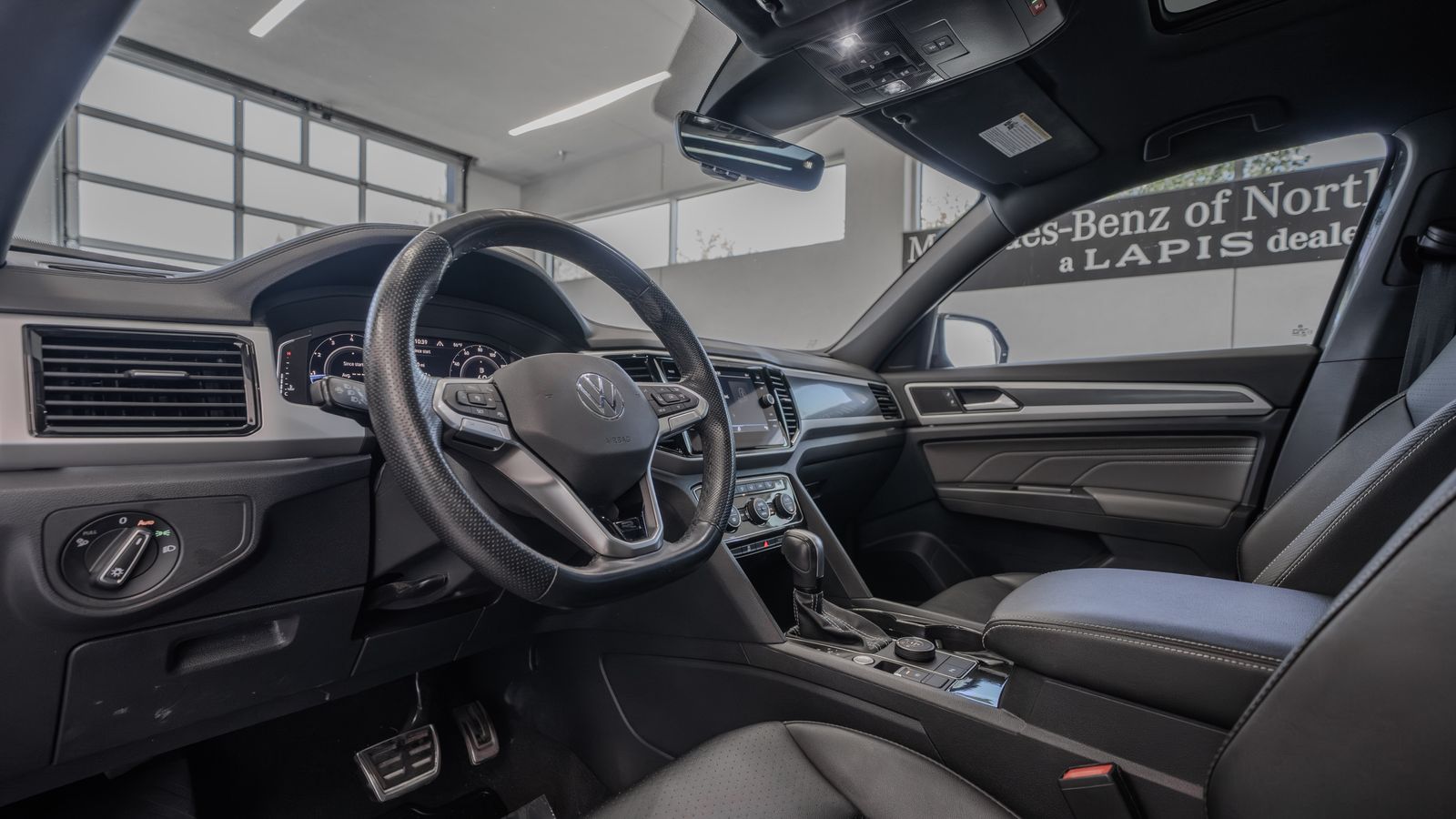 2022 Volkswagen Atlas Cross Sport 3.6L V6 SEL R-Line — full photo 6 of 34