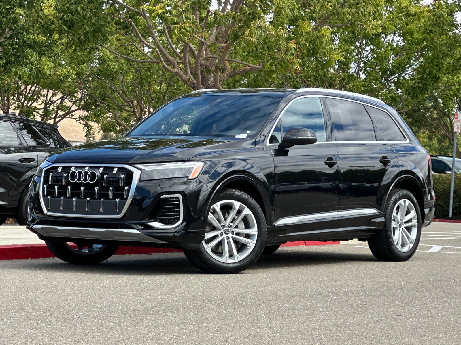 2025 Audi Q7 55 Premium Plus — foto completa 1 de 30