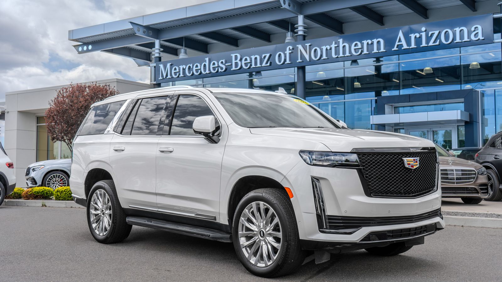 2023 Cadillac Escalade Premium Luxury — full photo 1 of 35