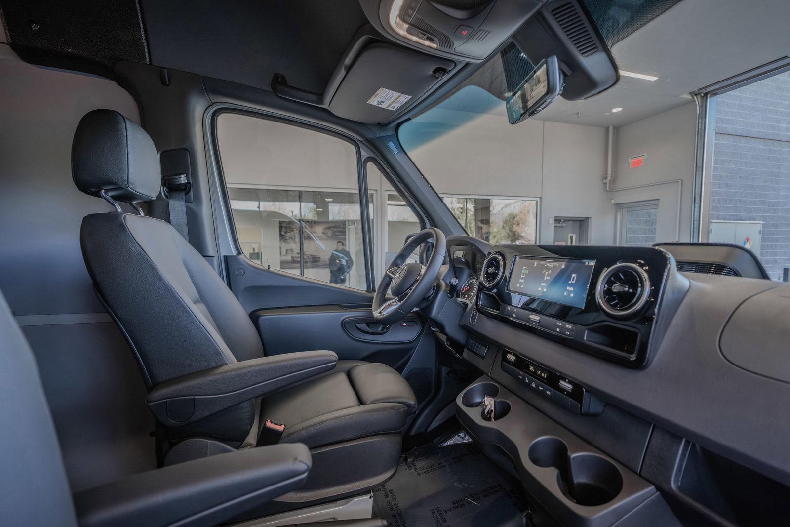 2025 Mercedes-Benz Sprinter 2500 Cargo 144 WB — full photo 21 of 34