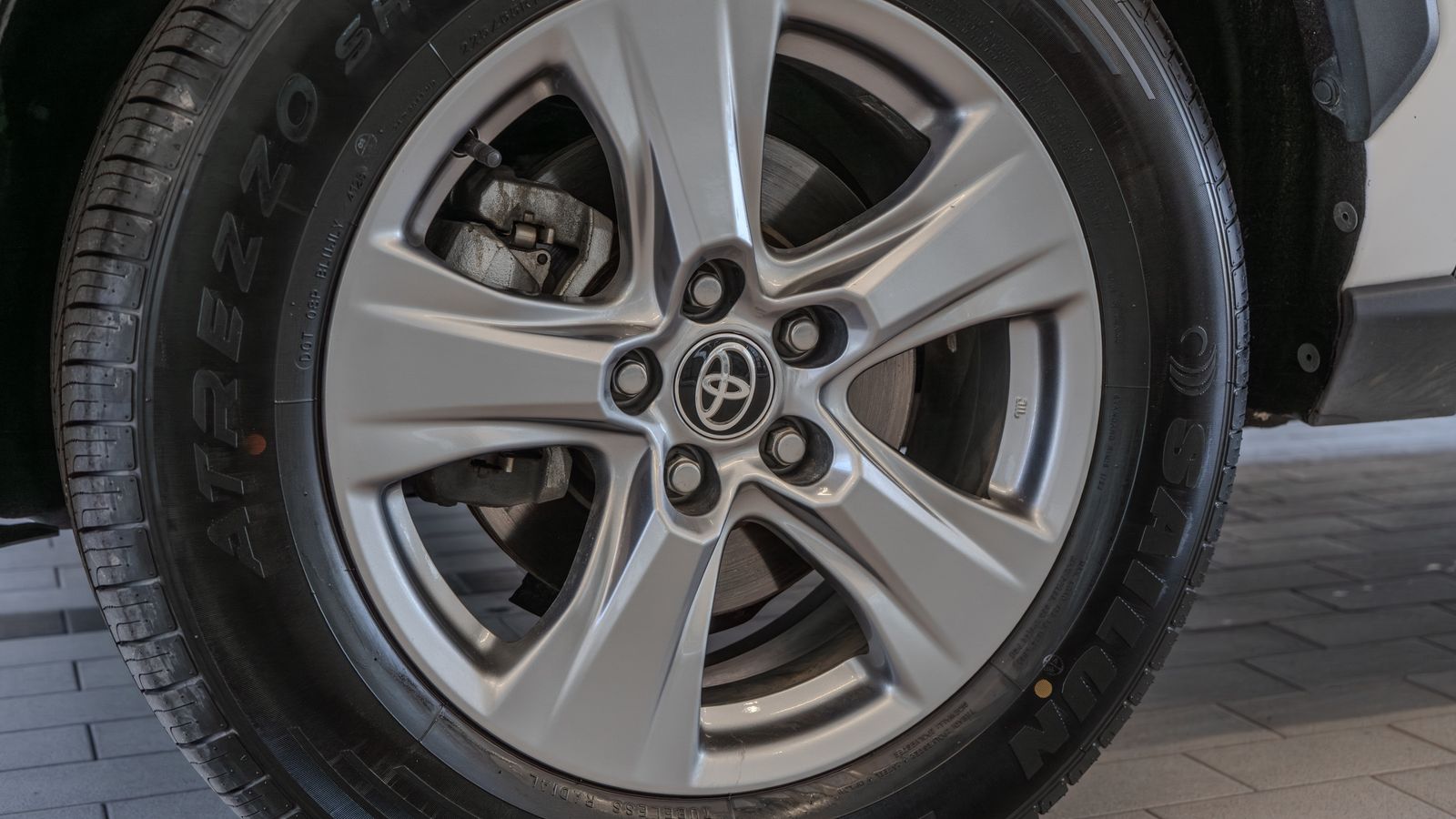 2024 Toyota RAV4 XLE — full photo 31 of 34