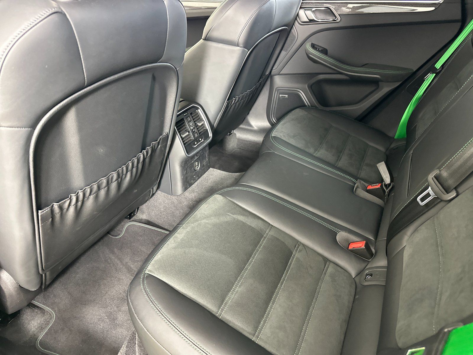 2026 Porsche Macan GTS — full photo 13 of 27