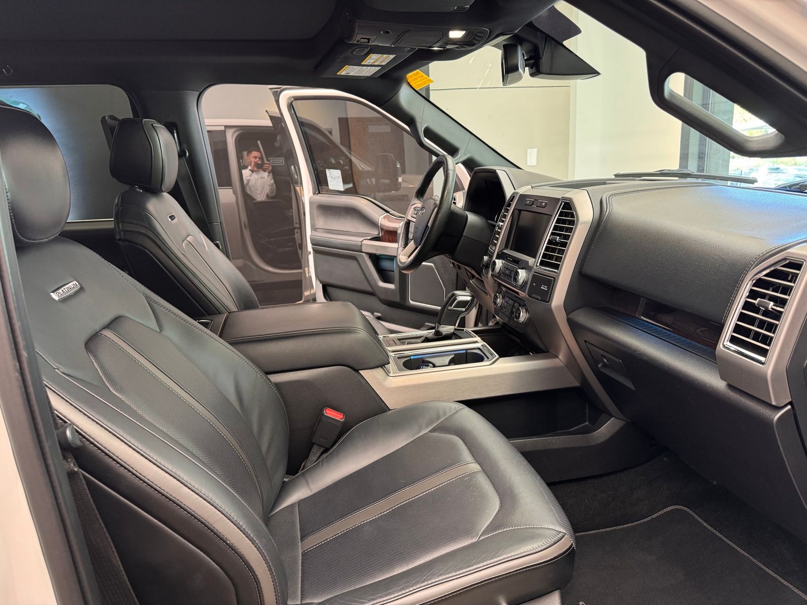 2015 Ford F-150 Platinum — full photo 8 of 10