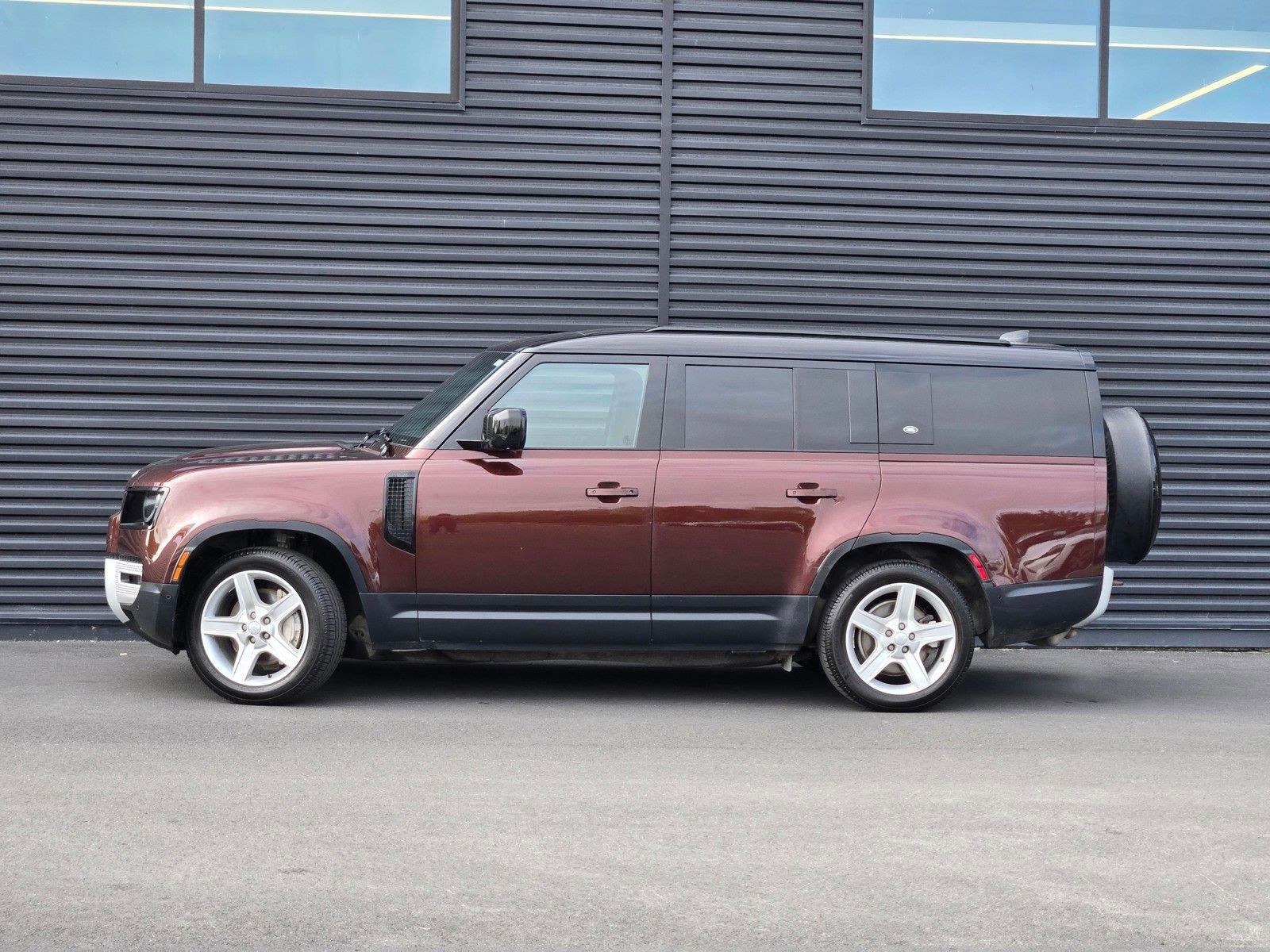 2023 Land Rover Defender 130 SE — foto completa 3 de 45