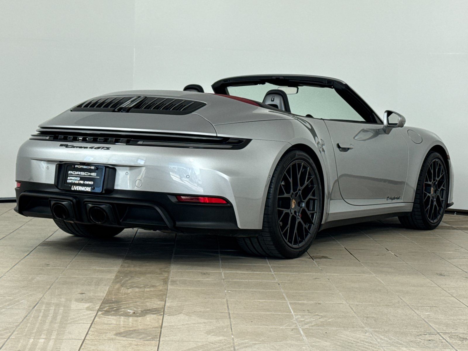 2025 Porsche 911 Carrera 4 GTS — full photo 8 of 28