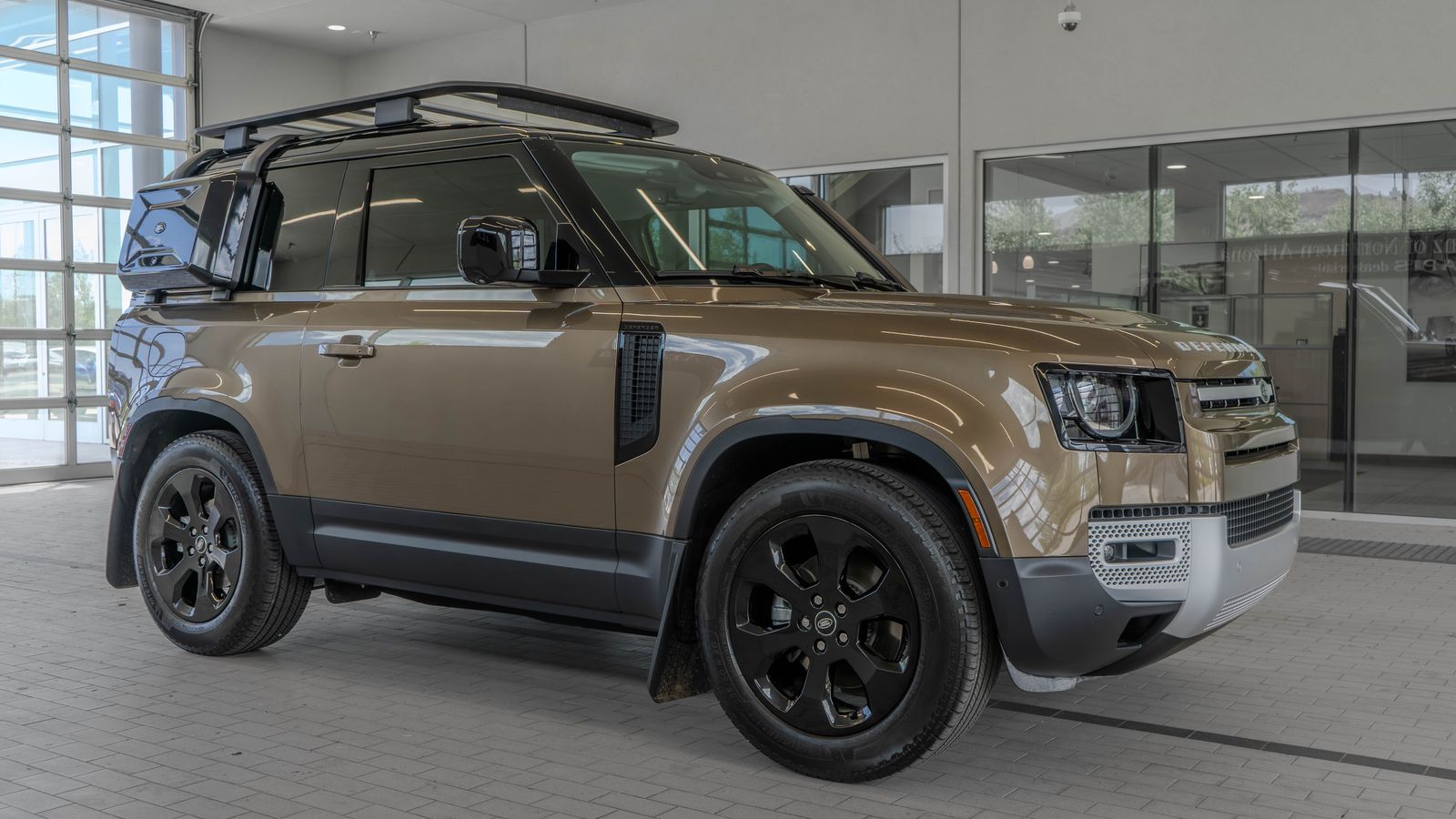 2025 Land Rover Defender 90 S — foto completa 12 de 33